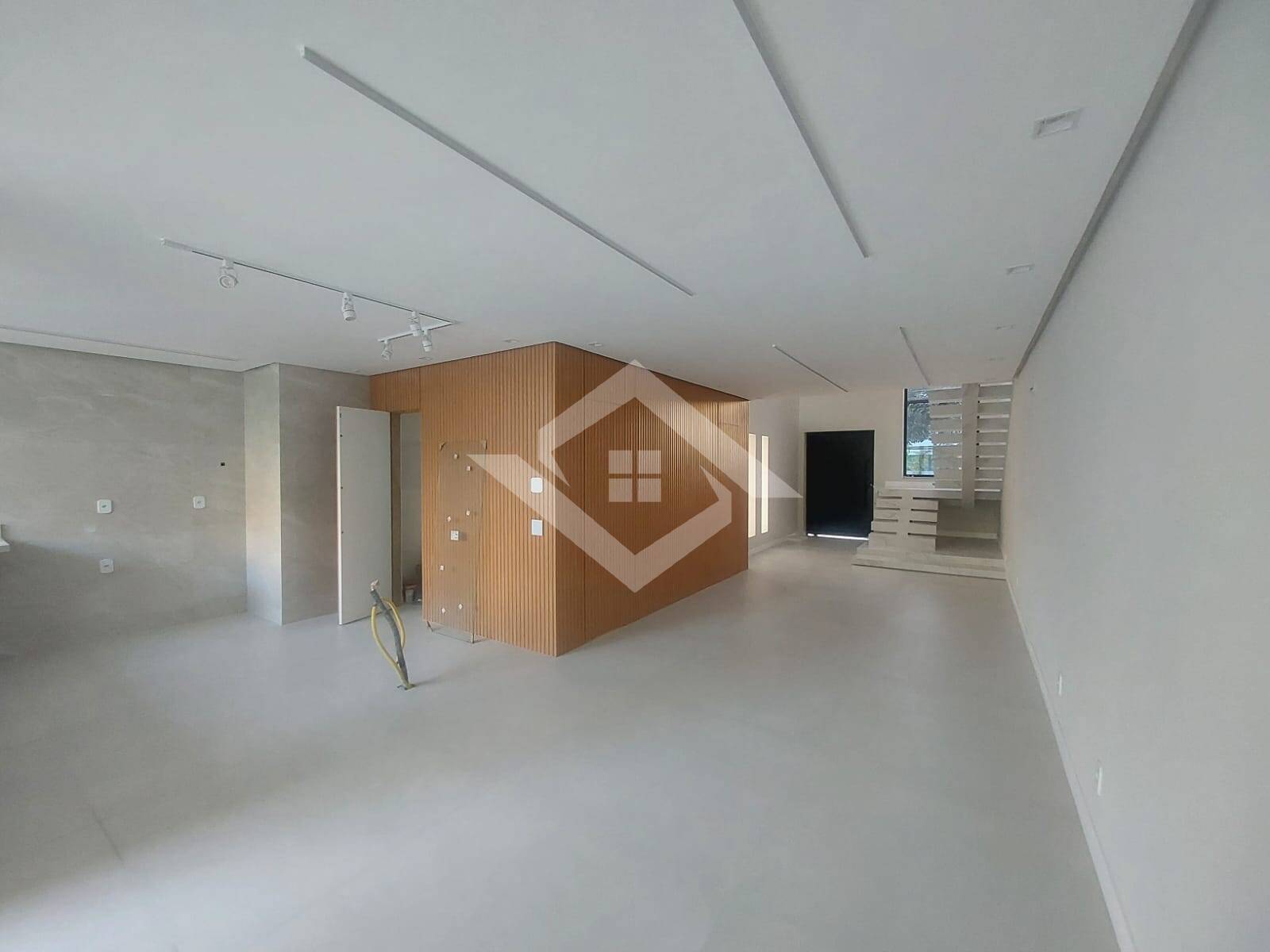 Casa de Condomínio à venda com 4 quartos, 220m² - Foto 1