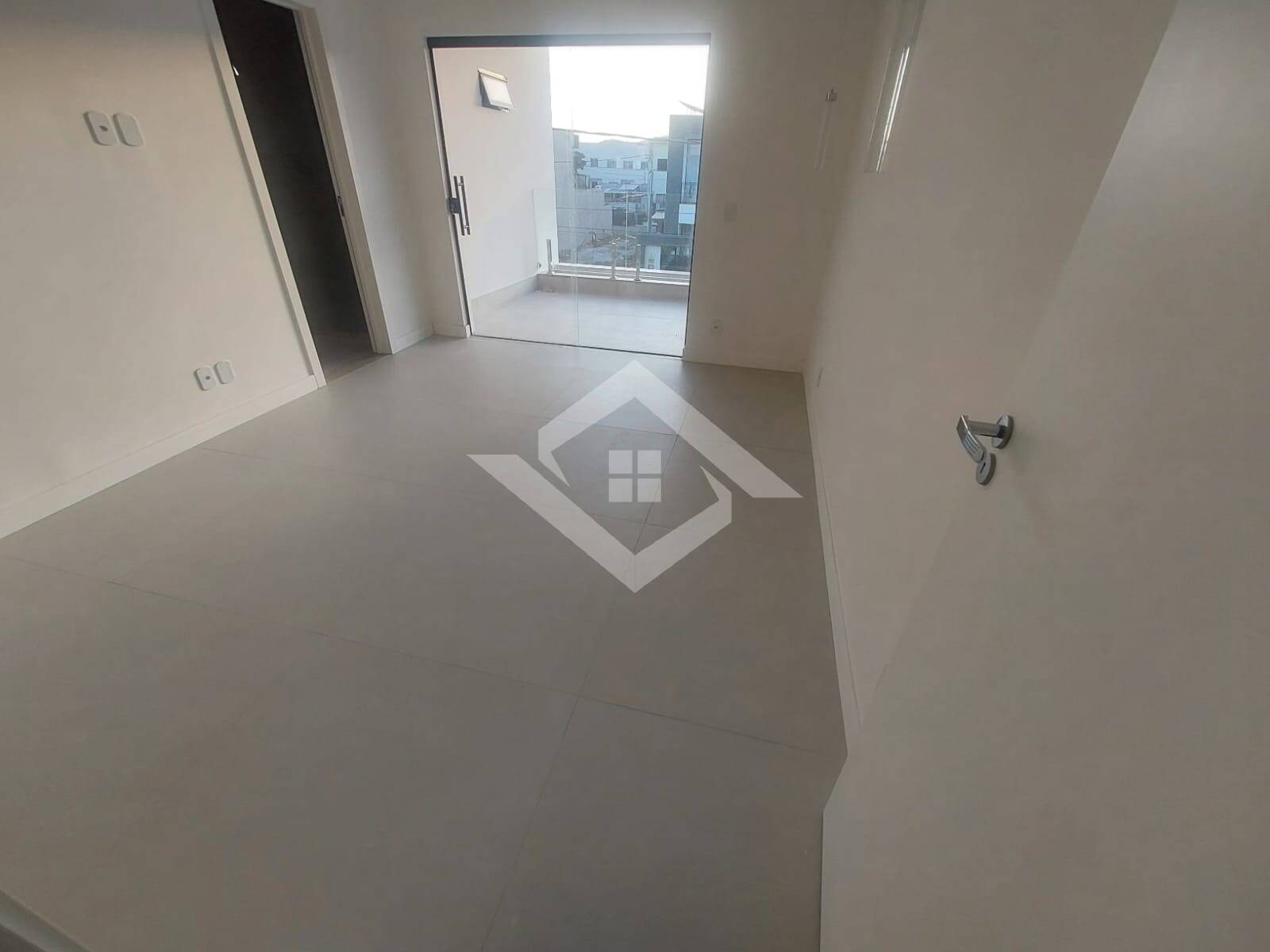 Casa de Condomínio à venda com 4 quartos, 220m² - Foto 8