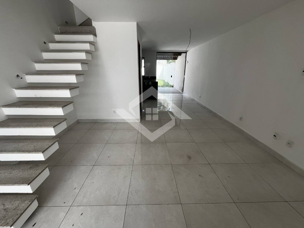 Casa de Condomínio à venda com 3 quartos, 124m² - Foto 2
