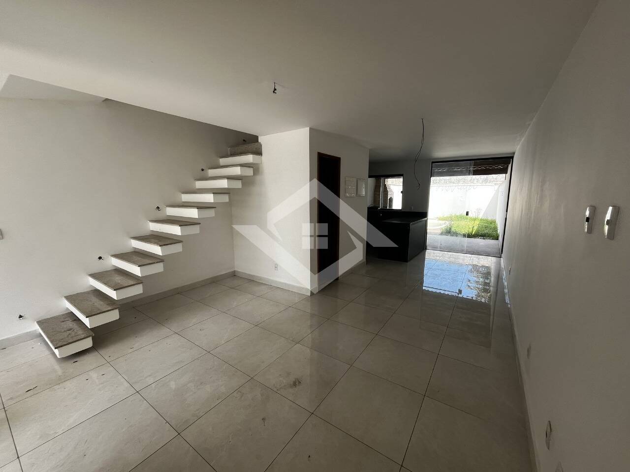 Casa de Condomínio à venda com 3 quartos, 124m² - Foto 1