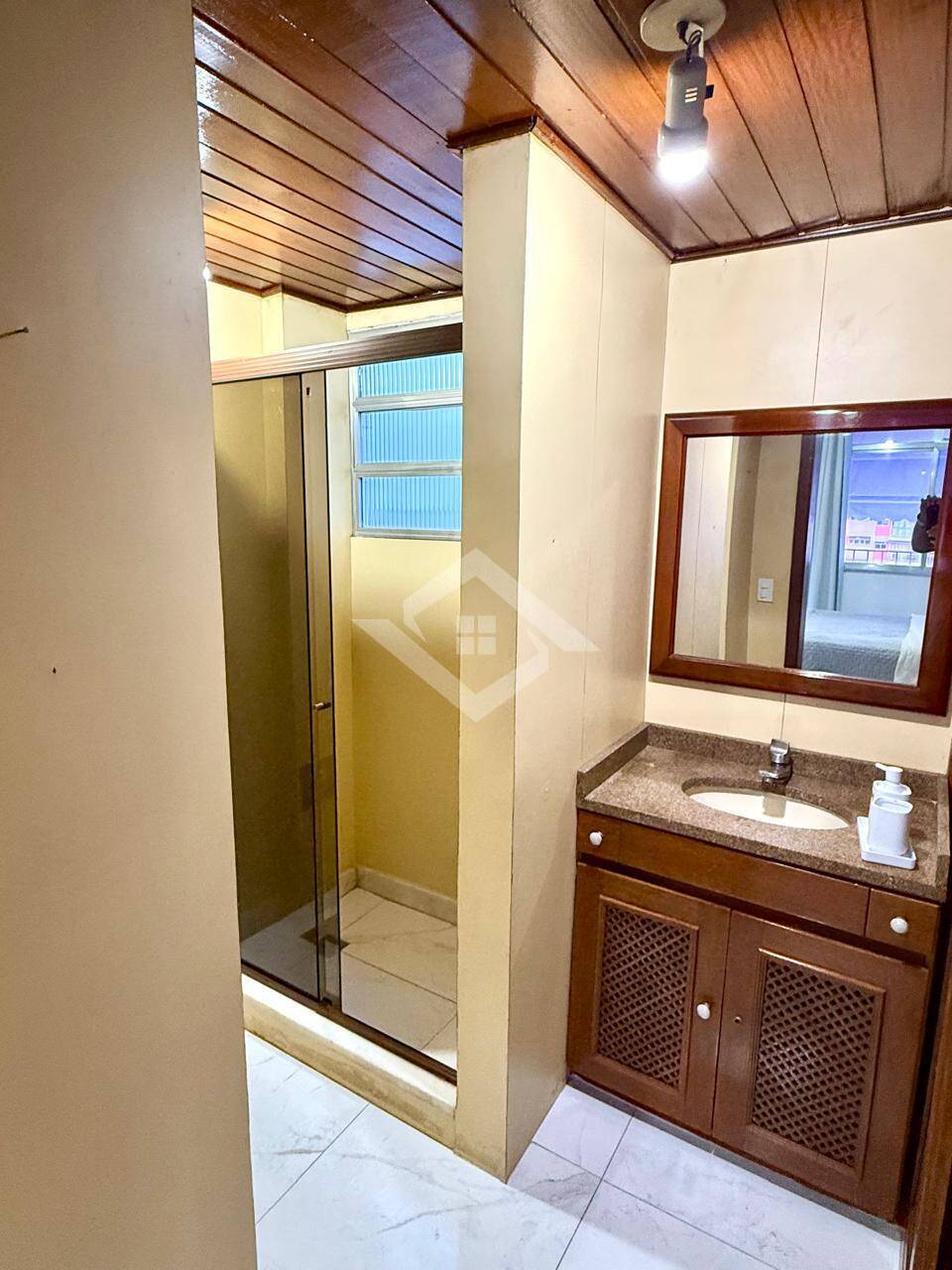 Apartamento para alugar com 2 quartos, 75m² - Foto 11