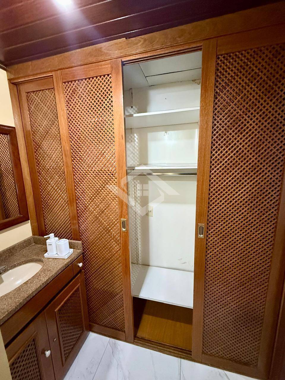 Apartamento para alugar com 2 quartos, 75m² - Foto 13