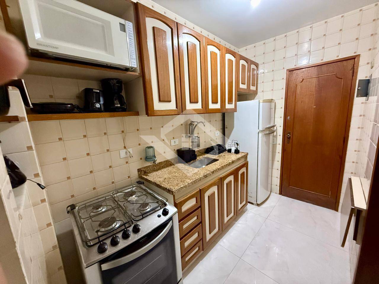 Apartamento para alugar com 2 quartos, 75m² - Foto 15