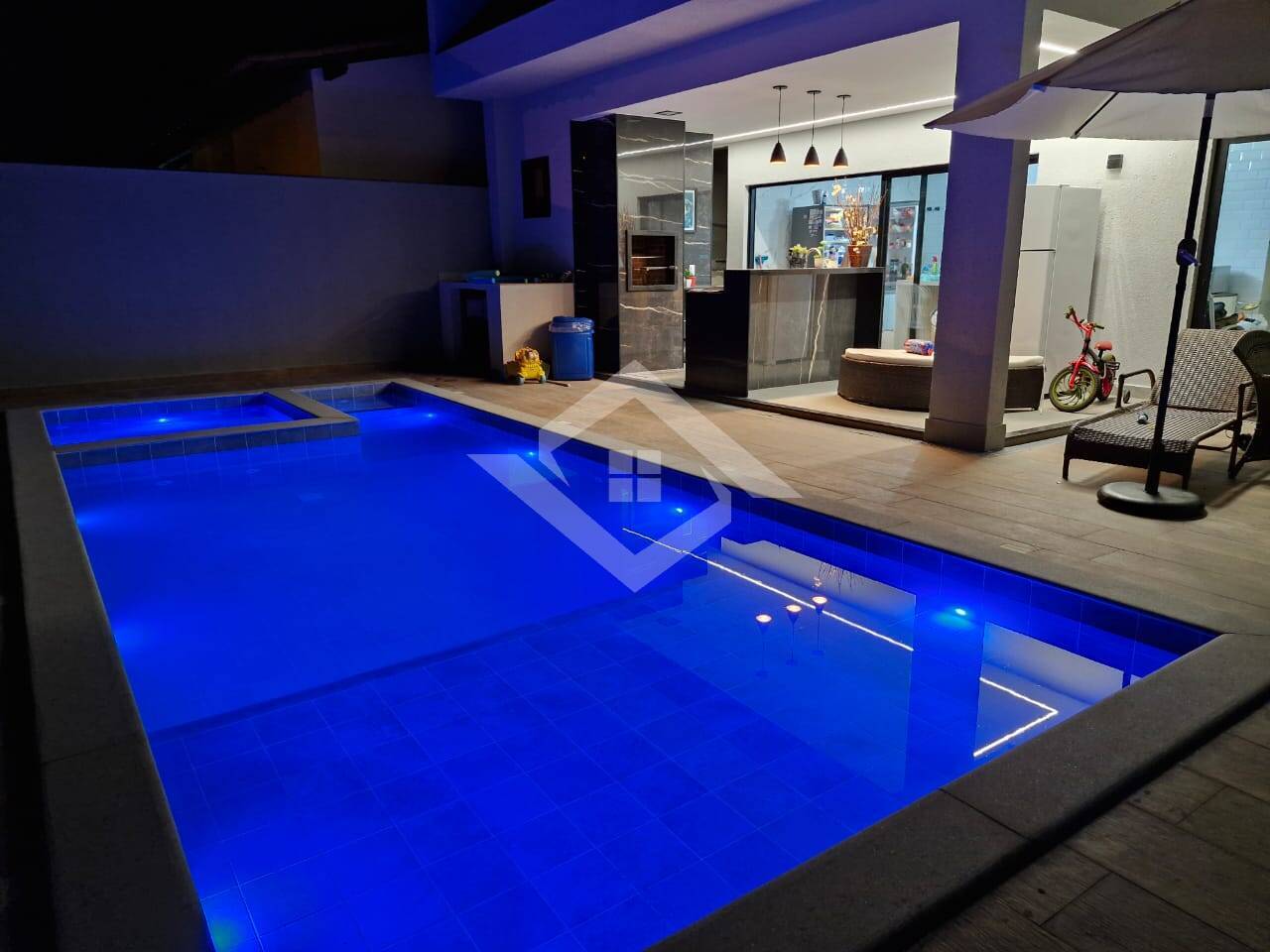 Casa à venda com 3 quartos, 263m² - Foto 3