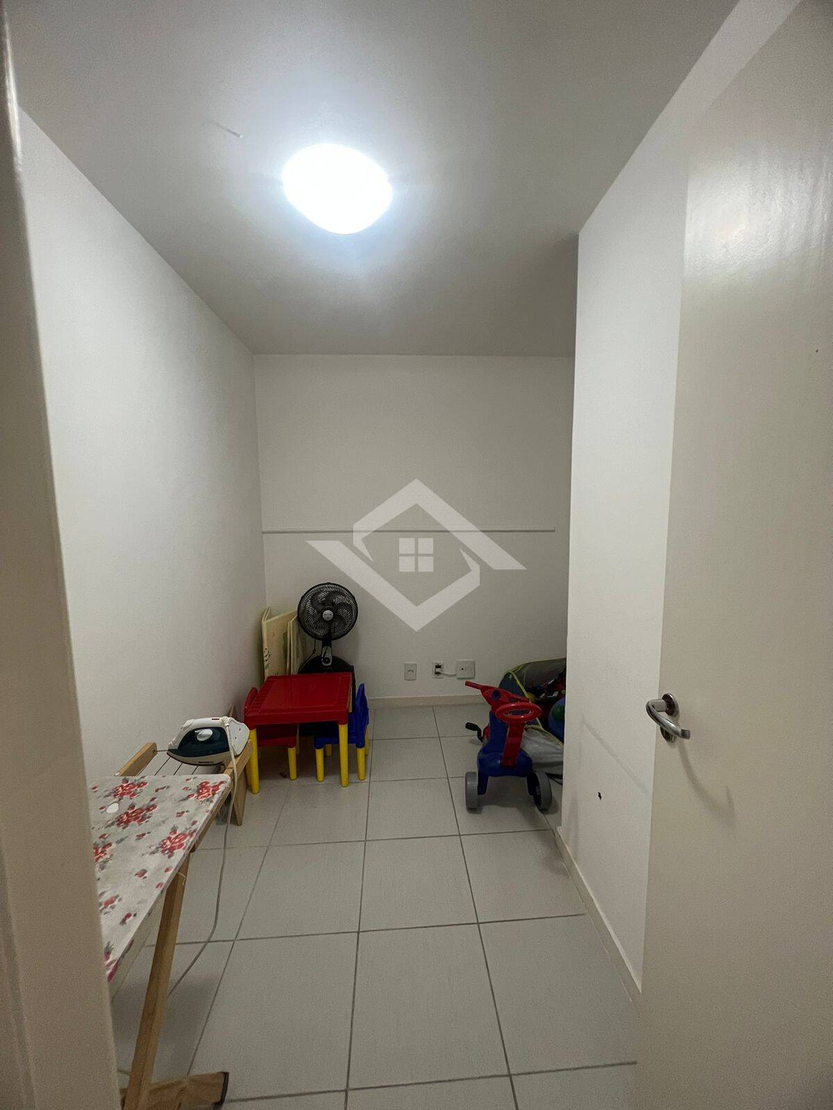 Apartamento à venda com 3 quartos, 93m² - Foto 3