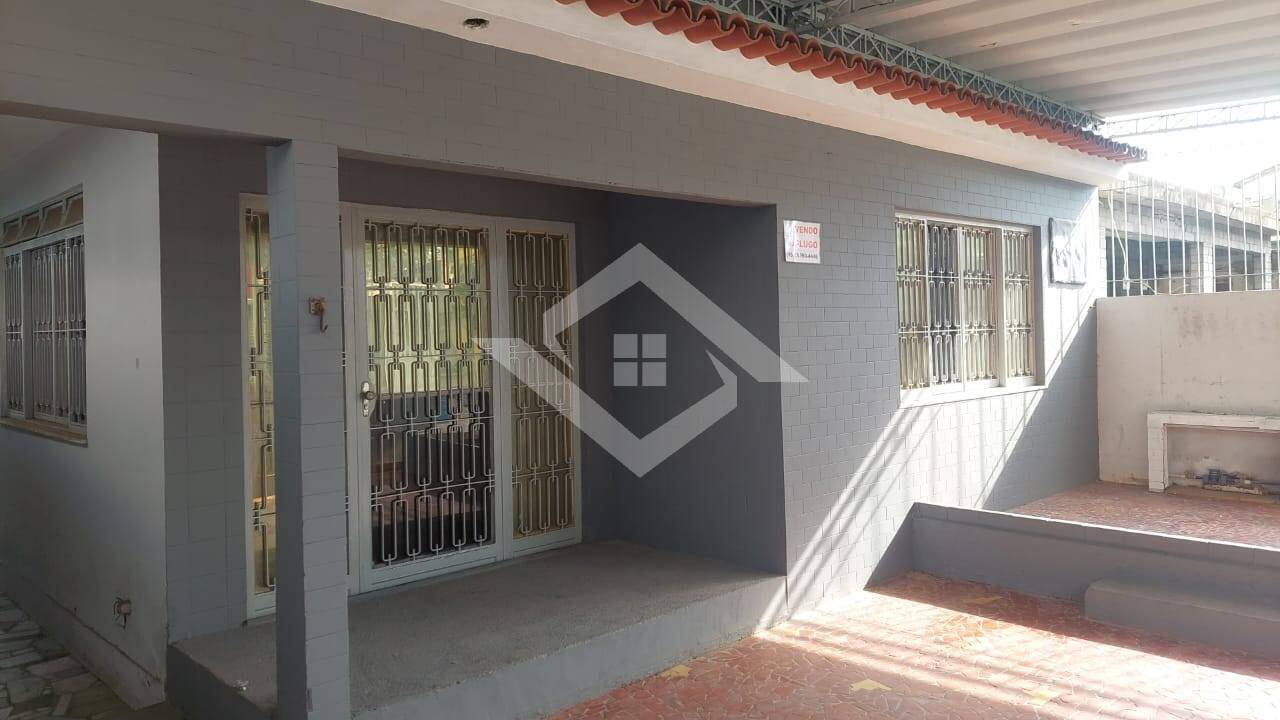 Casa à venda com 2 quartos, 200m² - Foto 2