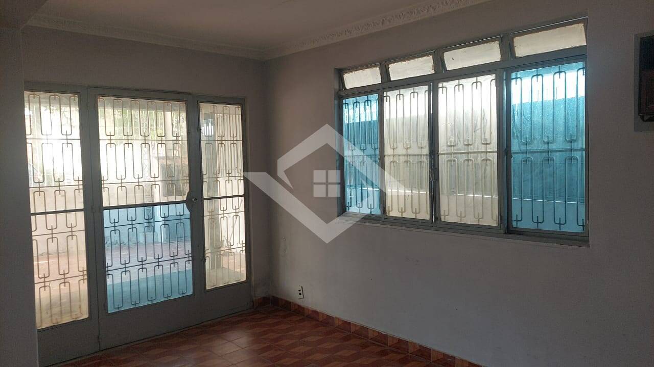 Casa à venda com 2 quartos, 200m² - Foto 3