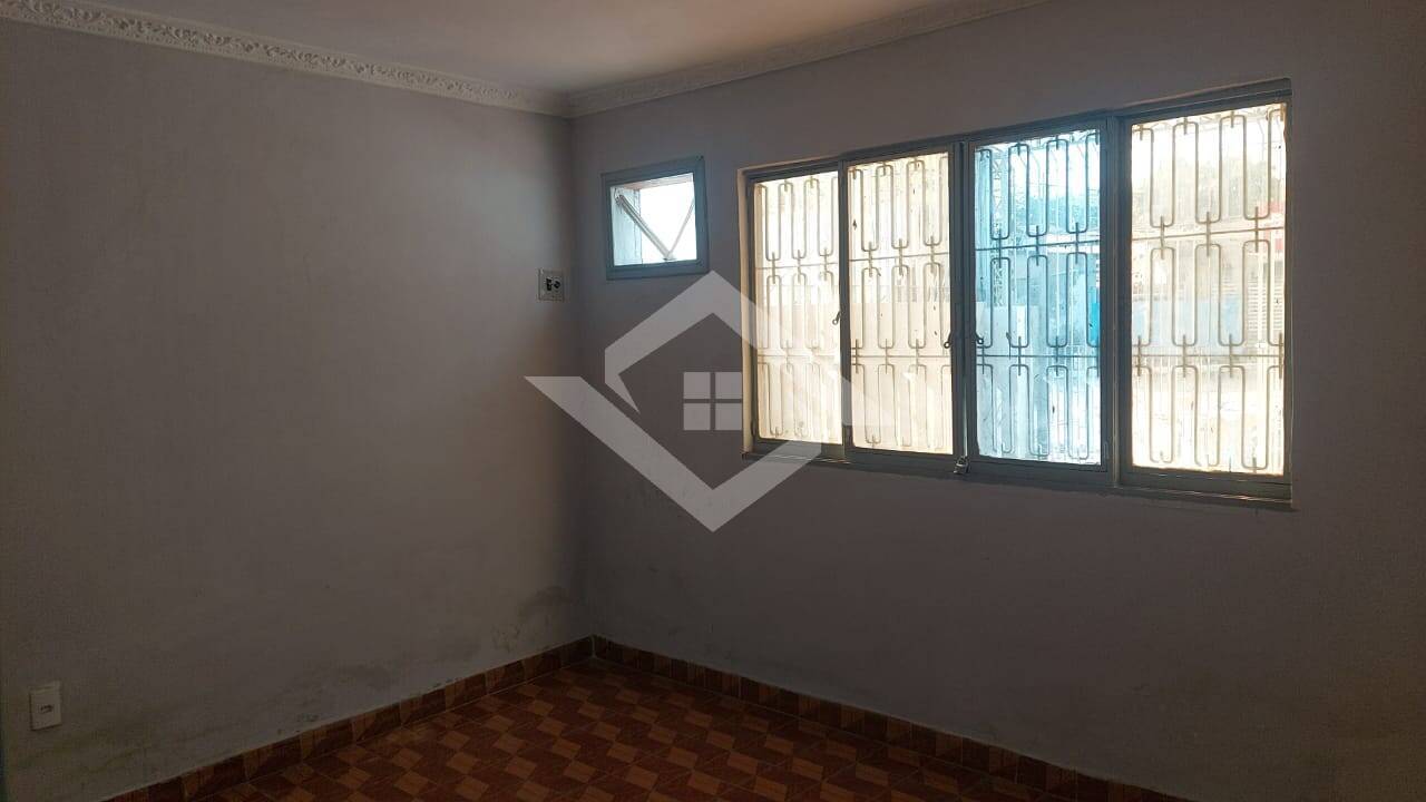 Casa à venda com 2 quartos, 200m² - Foto 4