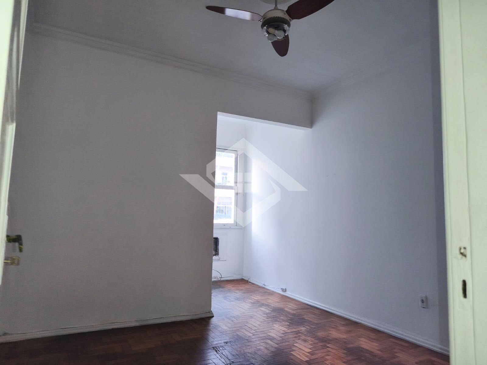 Apartamento à venda com 2 quartos, 200m² - Foto 2