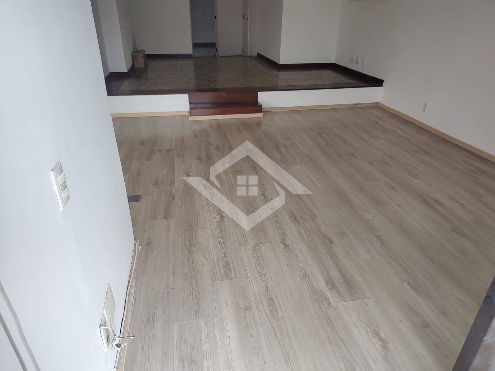 Apartamento para alugar com 4 quartos, 145m² - Foto 9