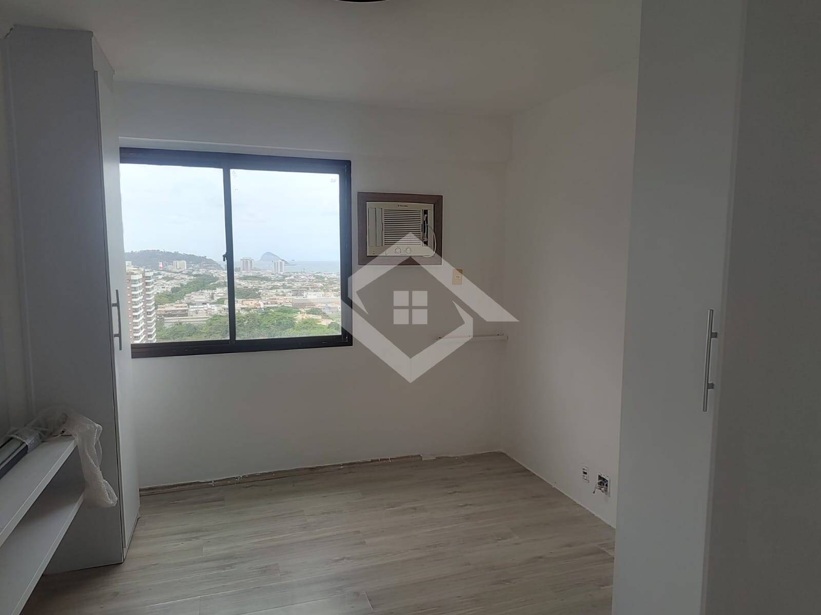 Apartamento para alugar com 4 quartos, 145m² - Foto 13