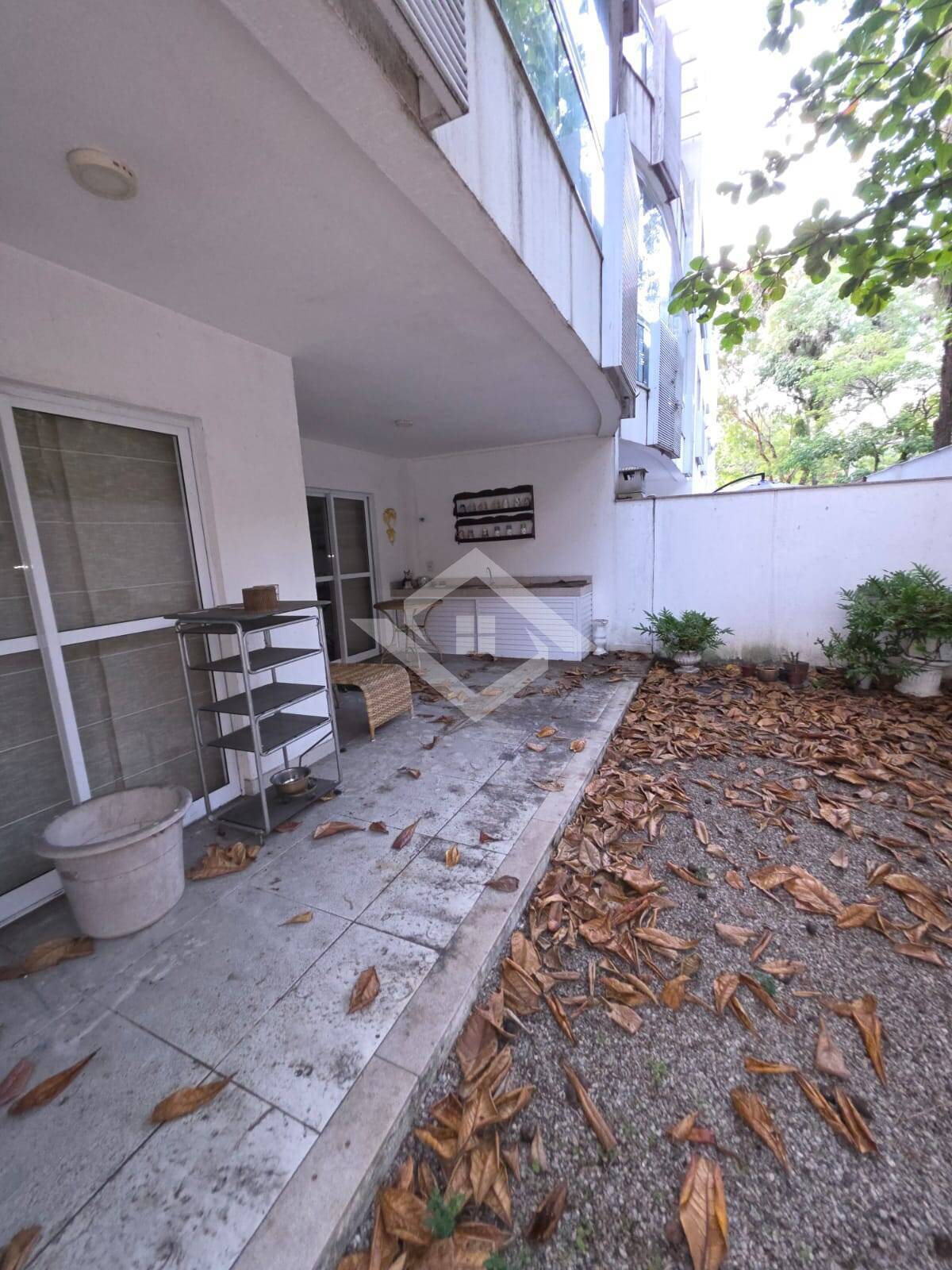 Apartamento à venda e aluguel com 3 quartos, 215m² - Foto 1