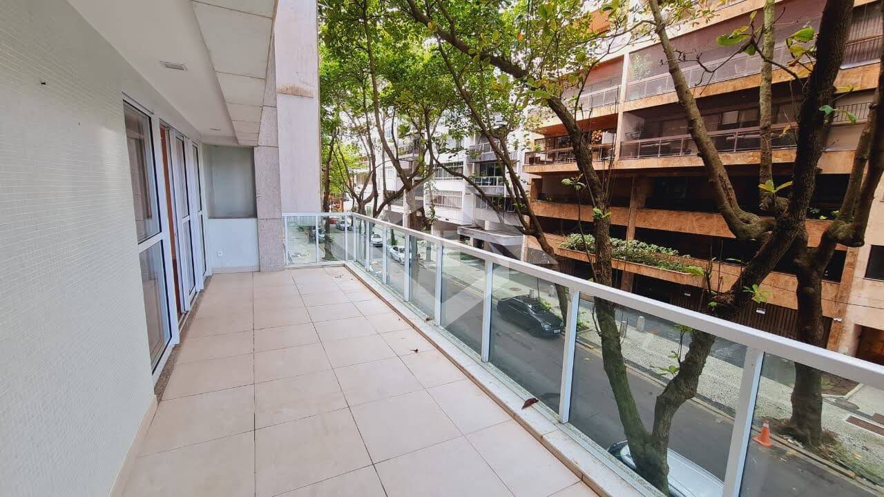 Apartamento à venda com 3 quartos, 191m² - Foto 4