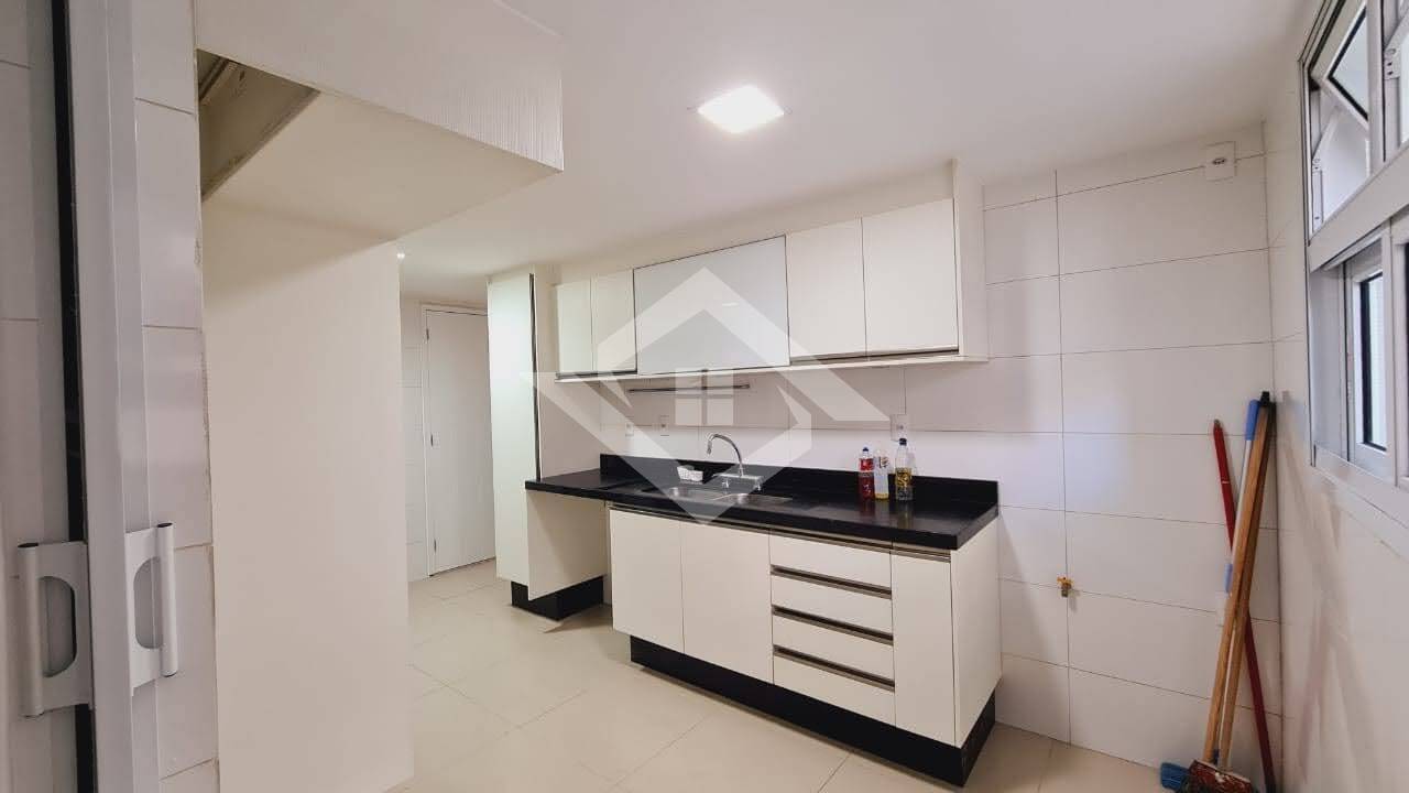 Apartamento à venda com 3 quartos, 191m² - Foto 28